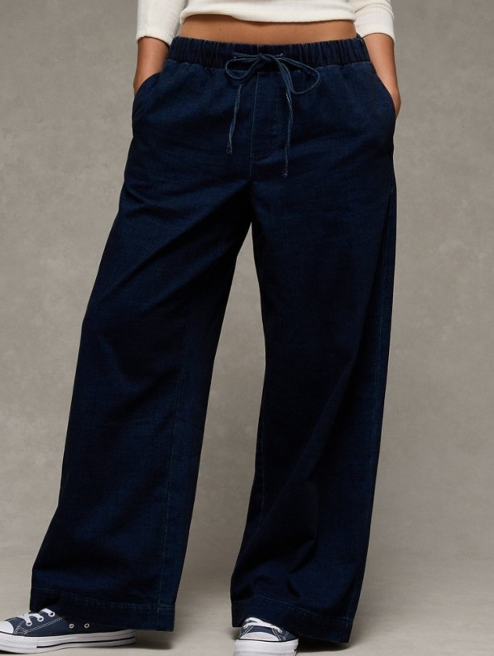 AE NWT Cozy Dreamy Drape Low-Rise Ultra Wide-Leg Jean